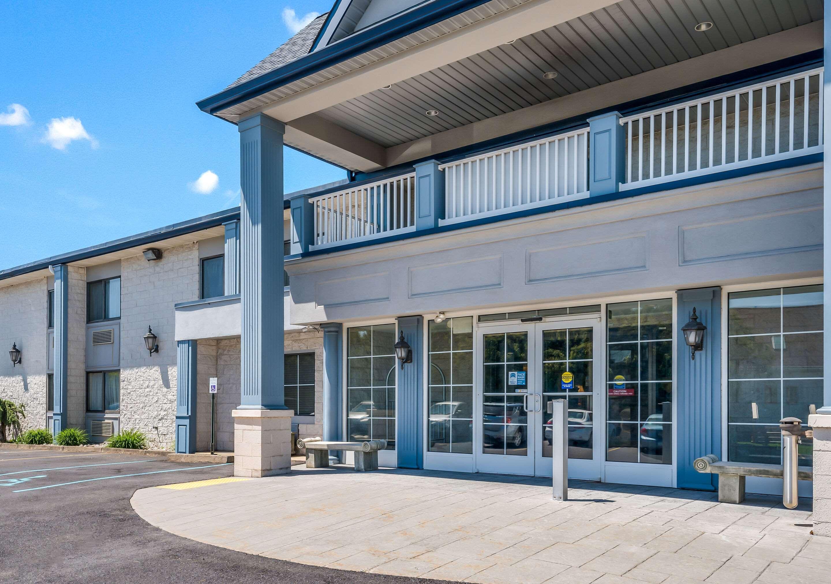 Econo Lodge Quakertown Exterior photo